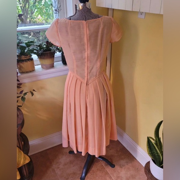 Vintage 1960s Peach Tea Dress, Handmade. Semi-sheer Cotton blend. US8 - Picture 2 of 3